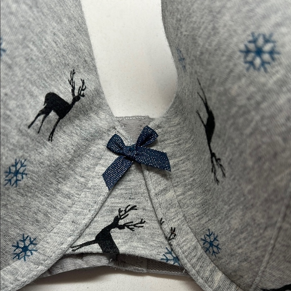 Cacique Cotton T-Shirt Underwire Bra Gray‎ w/ Reindeer and Snowflake Print 42D